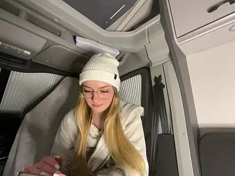 Snapshot of melanieTesss chatting on 18, 2, 2026 melanieTesss online show from 18, 2, 2026