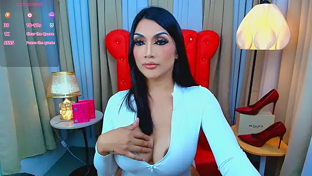 Snapshot of Laureen_Hilton chatting on 15, 7, 2026 Laureen Hilton online show from 15, 7, 2026
