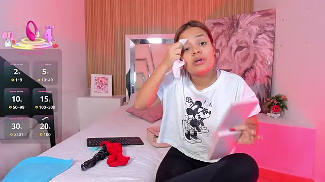 Snapshot of SiaFoxx_ chatting on 3, 3, 2026 SiaFoxx online show from 3, 3, 2026