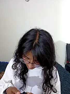 Lili  Clan online show from 4, 4, 2026