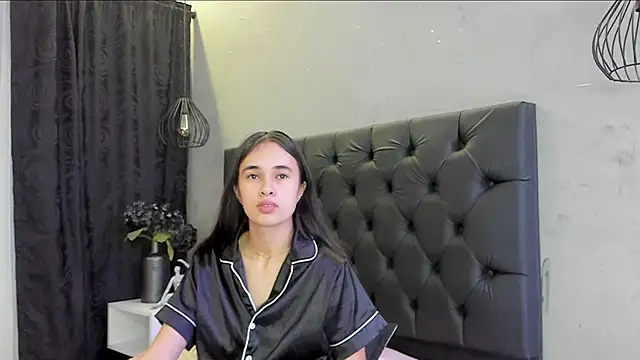 Snapshot of alice__susan chatting on 31, 5, 2026 alice susan online show from 31, 5, 2026