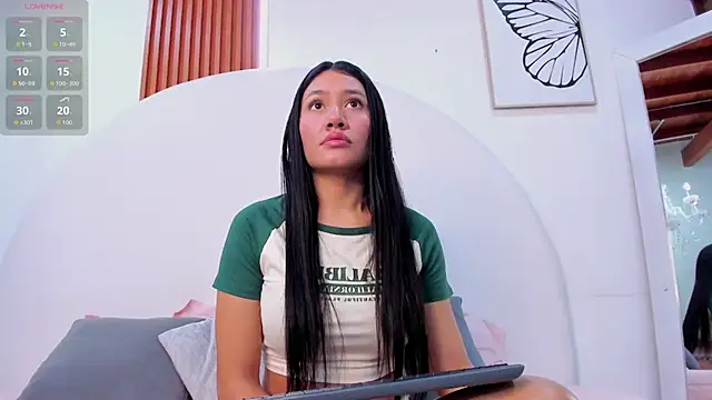 Violett Rosse  online show from 6, 3, 2026