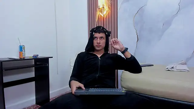 Snapshot of STEVEN_OS chatting on 24, 6, 2026 STEVEN OS online show from 24, 6, 2026