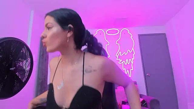 Evelin  thompsson online show from 19, 3, 2026