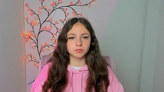 KissMeJulia online show from 5, 4, 2026