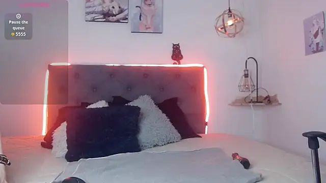 CHERRY DARCK online show from 14, 4, 2026