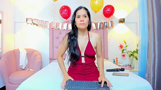 Snapshot of Paulynavera chatting on 19, 5, 2026 Paulynavera online show from 19, 5, 2026