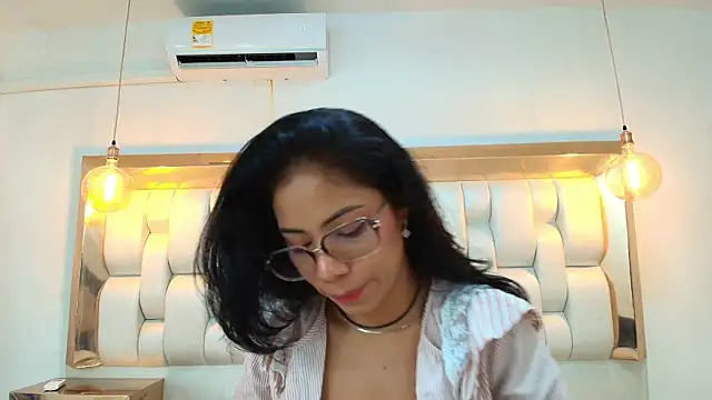 Snapshot of AzulMaveric chatting on 11, 5, 2026 AzulMaveric online show from 11, 5, 2026