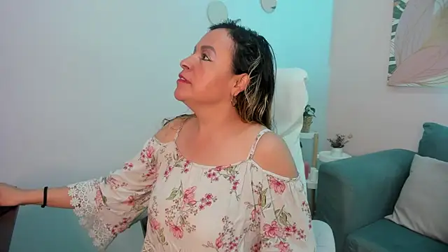 Snapshot of Ivonne_4 chatting on 1, 4, 2026 Ivonne 4 online show from 1, 4, 2026