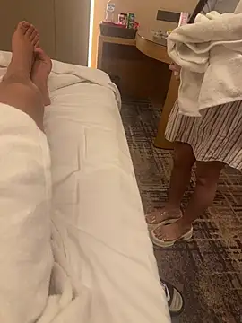 zhuendong000001 online show from 13, 4, 2026