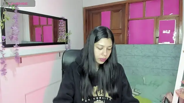 Aysha winxs online show from 4, 6, 2026