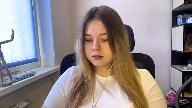 TomikoPfau online show from 27, 2, 2026