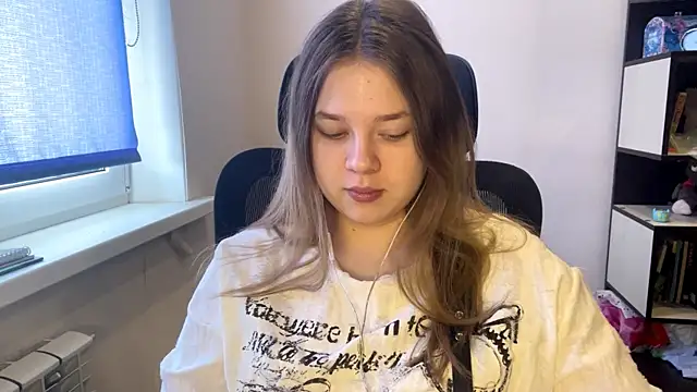 TomikoPfau online show from 23, 3, 2026