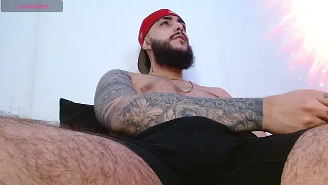 SantiagoHincapiie online show from 16, 4, 2026