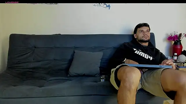 heteros hot  online show from 13, 4, 2026