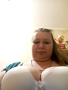 KiraStanton online show from 14, 4, 2026