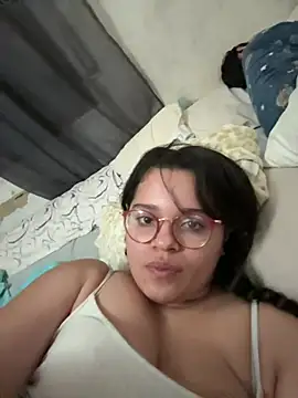 Snapshot of andrea2411 chatting on 1, 3, 2026 andrea2411 online show from 1, 3, 2026