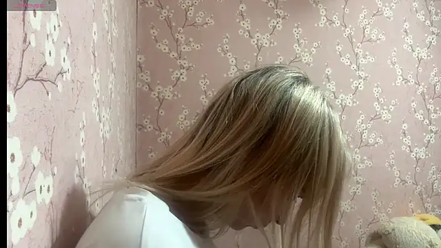 LiraDreamX online show from 2, 4, 2026