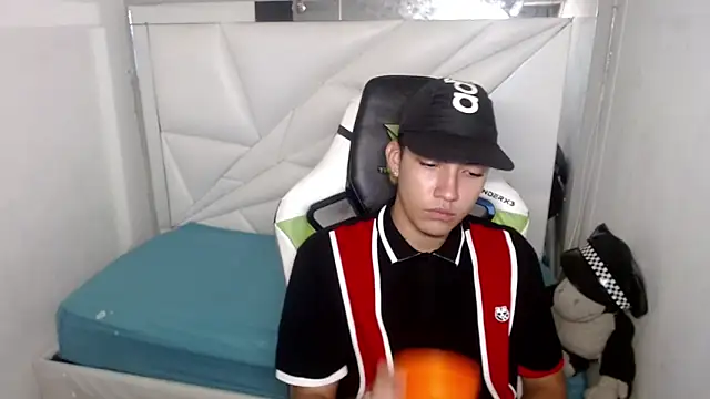 Snapshot of Street_poemm_ chatting on 28, 2, 2026 Street poemm online show from 28, 2, 2026