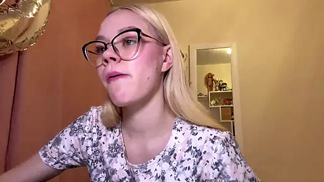 MiaCashe online show from 11, 4, 2026