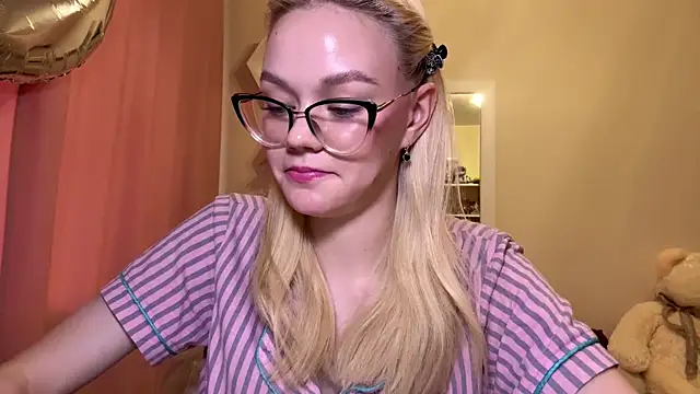 Snapshot of MiaCashe chatting on 18, 4, 2026 MiaCashe online show from 18, 4, 2026