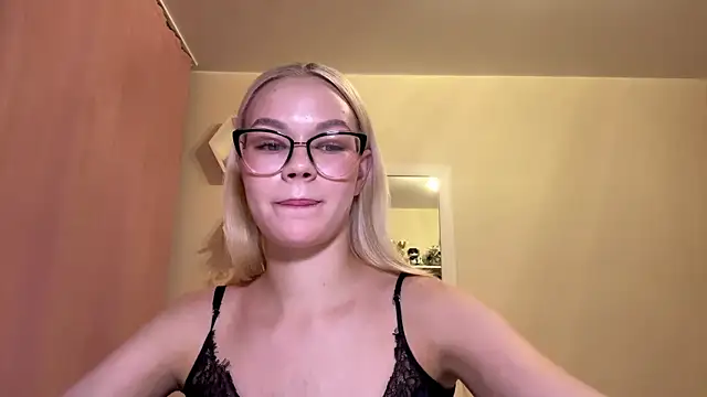 Snapshot of MiaCashe chatting on 7, 7, 2026 MiaCashe online show from 7, 7, 2026