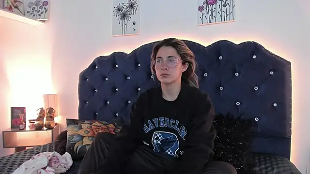 Snapshot of SaraRoadess chatting on 27, 2, 2026 SaraRoadess online show from 27, 2, 2026