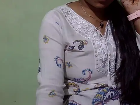 Snapshot of cute_momo_love chatting on 1, 3, 2026 cute momo love online show from 1, 3, 2026