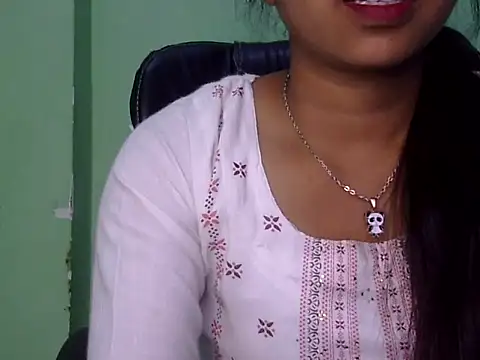 Snapshot of cute_momo_love chatting on 12, 3, 2026 cute momo love online show from 12, 3, 2026