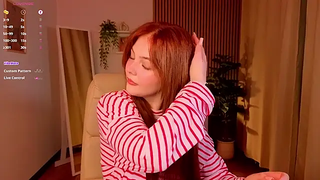 Snapshot of Elle_Funning chatting on 8, 5, 2026 Elle Funning online show from 8, 5, 2026