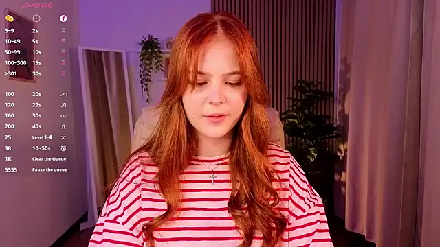 Snapshot of Elle_Funning chatting on 16, 5, 2026 Elle Funning online show from 16, 5, 2026