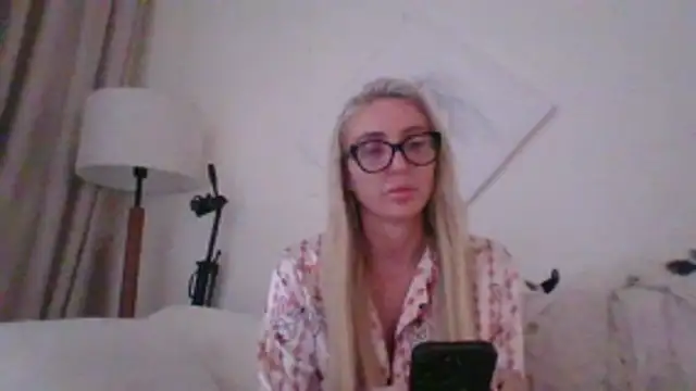 kinkykara25 online show from 12, 4, 2026