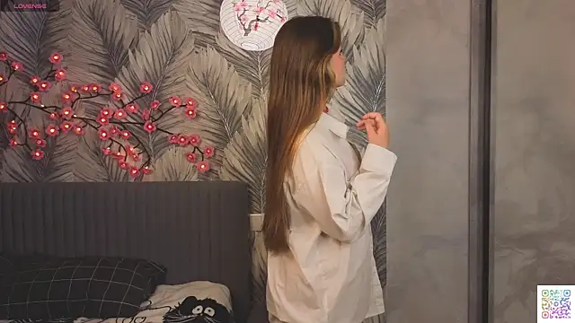 Snapshot of HinaVibe chatting on 1, 6, 2026 HinaVibe online show from 1, 6, 2026