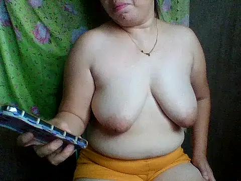 Snapshot of sweet_lhyn chatting on 9, 7, 2026 sweet lhyn online show from 9, 7, 2026