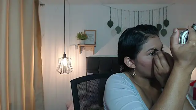 Emma hassani online show from 6, 4, 2026