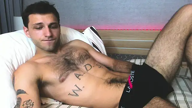 Snapshot of DarkRogue19 chatting on 8, 4, 2026 DarkRogue19 online show from 8, 4, 2026