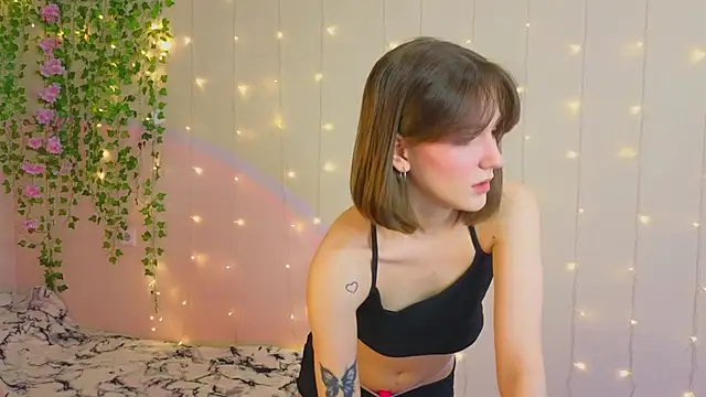 Snapshot of PeachyWhisper chatting on 3, 5, 2026 PeachyWhisper online show from 3, 5, 2026