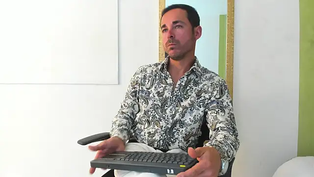 Snapshot of Adams_Sanz chatting on 13, 5, 2026 Adams Sanz online show from 13, 5, 2026