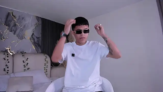 DylanRoyce  online show from 13, 3, 2026