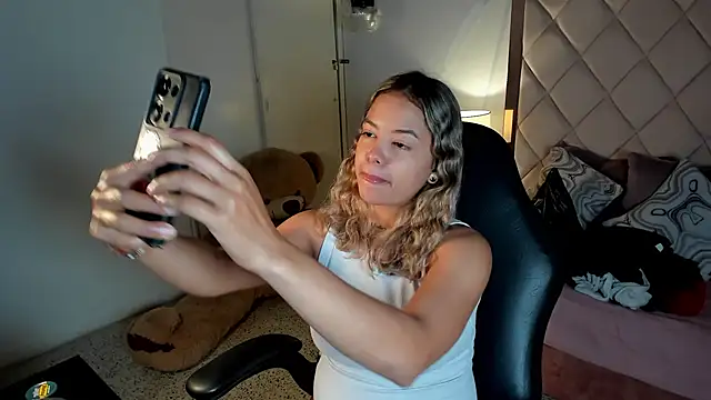 Snapshot of dulce_lyraa1 chatting on 27, 6, 2026 dulce lyraa1 online show from 27, 6, 2026