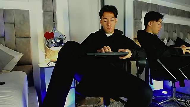 Snapshot of Austin_Reedss chatting on 7, 3, 2026 Austin Reedss online show from 7, 3, 2026