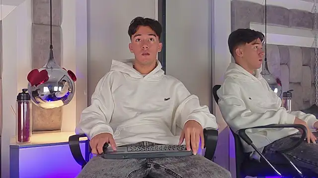 Snapshot of Austin_Reedss chatting on 7, 4, 2026 Austin Reedss online show from 7, 4, 2026