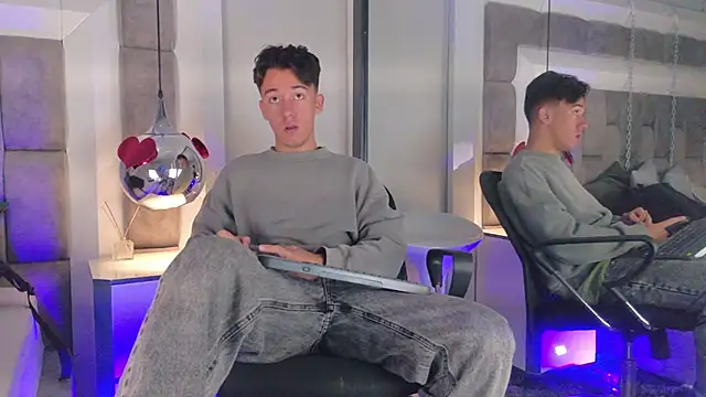 Snapshot of Austin_Reedss chatting on 9, 4, 2026 Austin Reedss online show from 9, 4, 2026