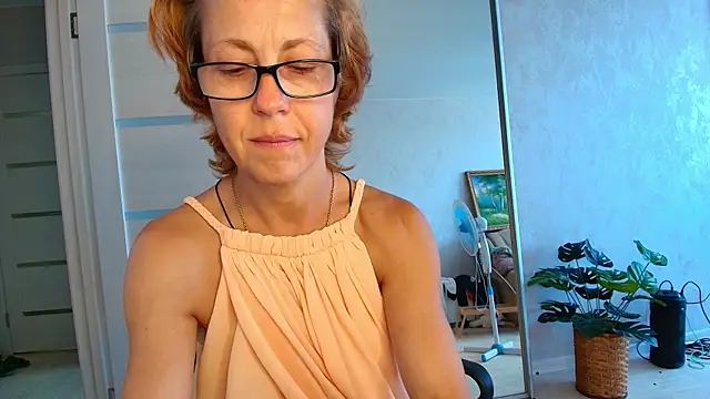 Snapshot of LioraWeiss chatting on 11, 7, 2026 LioraWeiss online show from 11, 7, 2026