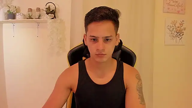 sexy andres01 online show from 13, 4, 2026