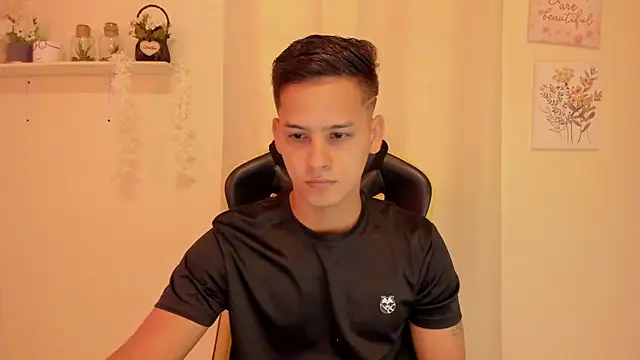 sexy andres01 online show from 25, 4, 2026