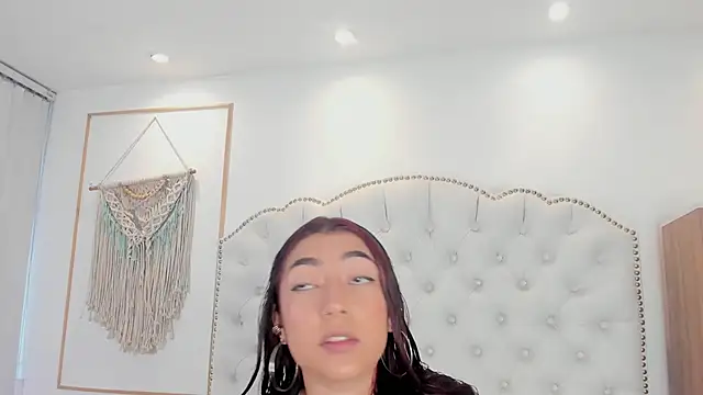 Sara funy online show from 9, 4, 2026