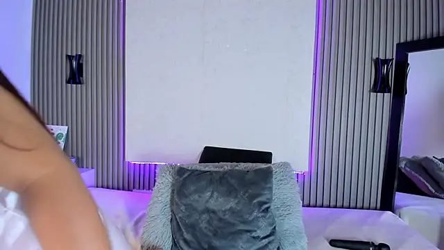 Lore evans online show from 8, 4, 2026