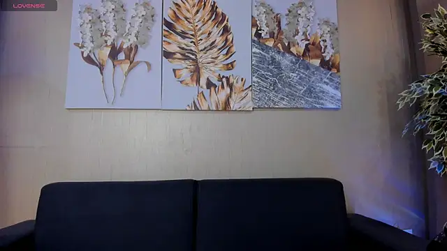 Snapshot of ValentinaaMilan chatting on 21, 4, 2026 ValentinaaMilan online show from 21, 4, 2026
