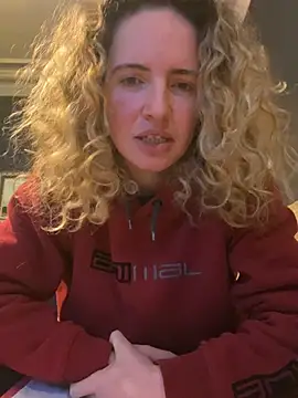 Snapshot of curlyirishgirl chatting on 2, 3, 2026 curlyirishgirl online show from 2, 3, 2026